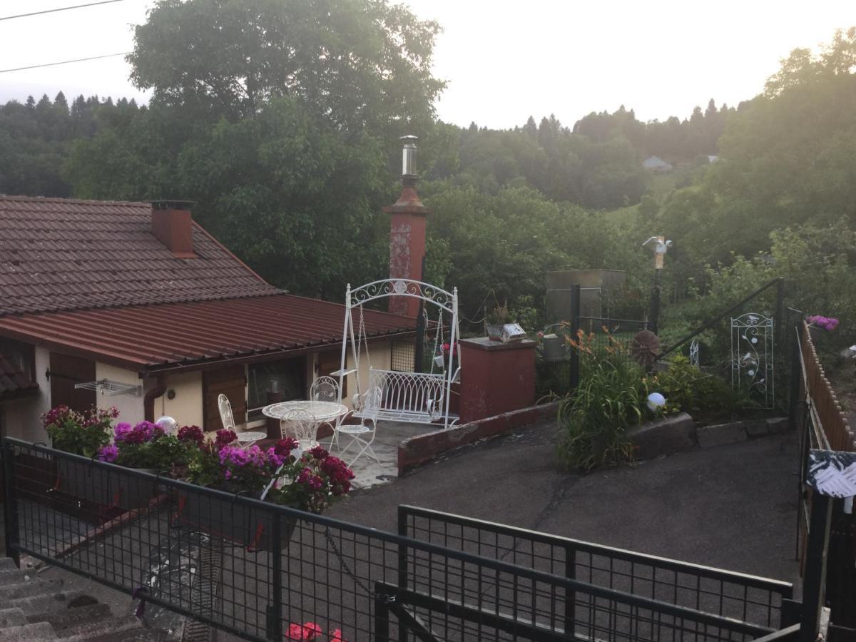 La Ferme De La-Haut B&B Le Haut-du-Them Eksteriør billede